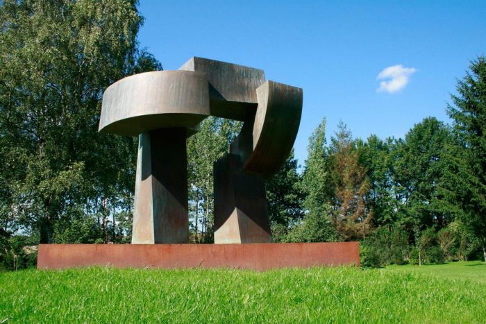 Tor, Bronze auf Cortenstahl 2004, H 3m