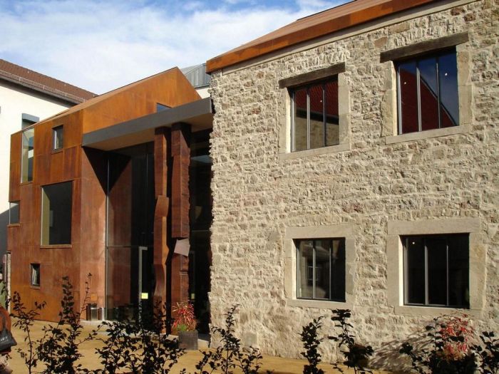 Jakobmemenate Braunschweig GER, partial reconstruction of a 800 year old building (with OMA Braunschweig), Corten steel 2006, front view