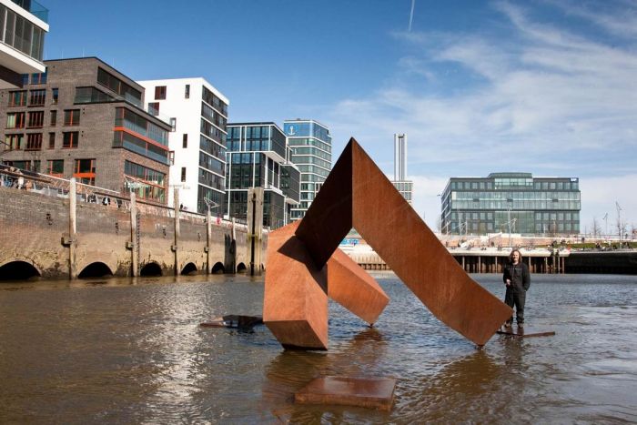 Dialectics and Metamorphosis, Corten steel 2010, H 6,5 m, Tangshan China